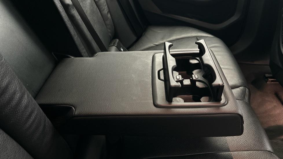 Rear Armrest/ Cup Holder