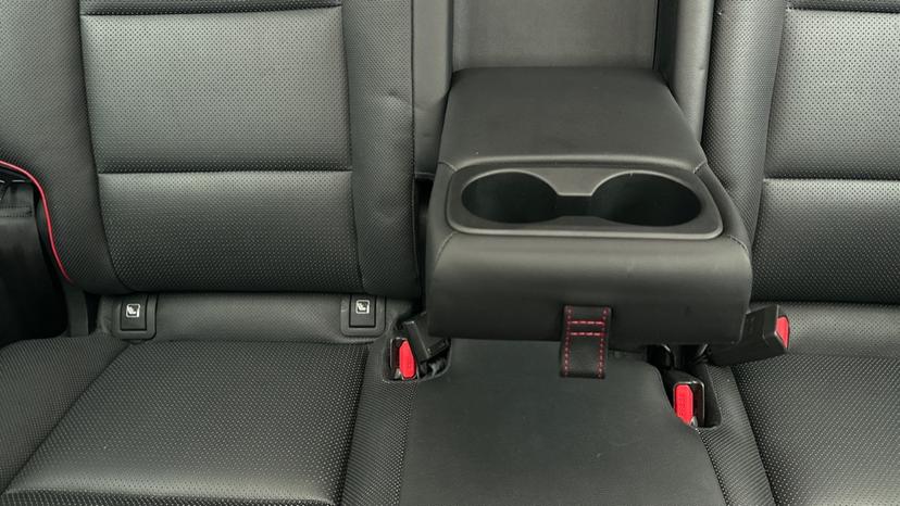 Rear Armrest/ Cup Holder