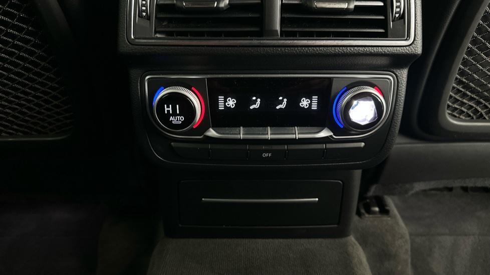 Rear Air Conditioning /Dual Climate Control 