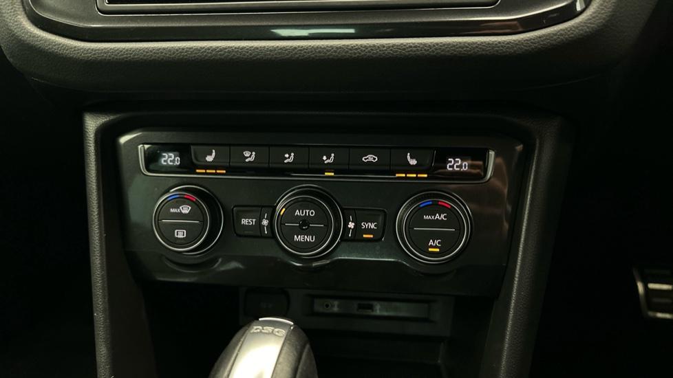 Dual Climate Control  / Air Conditioning  / Heated Seats 