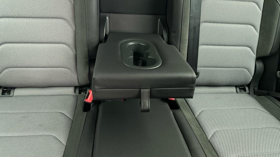 Rear Armrest/ Cup Holder