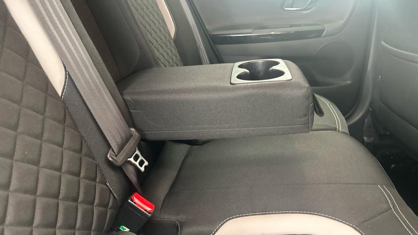 Rear Armrest/ Cup Holder