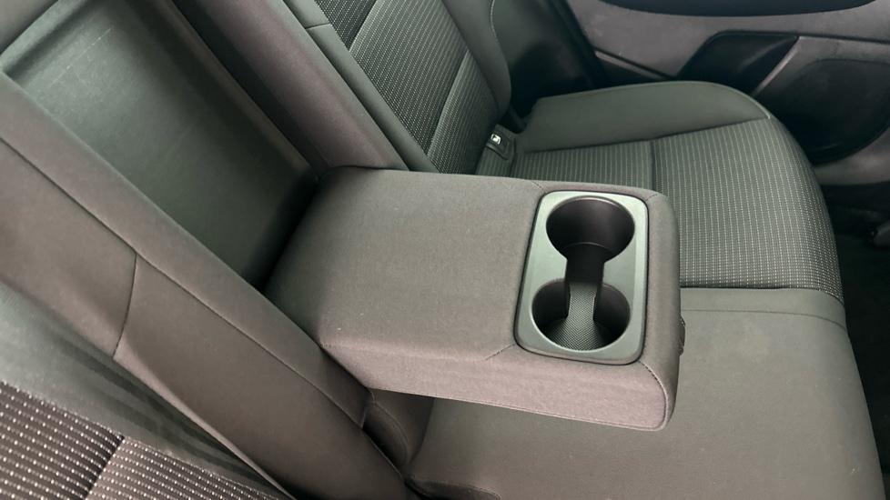 Rear Armrest/ Cup Holder