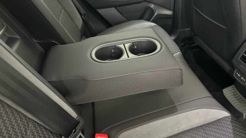 Rear Armrest/ Cup Holder