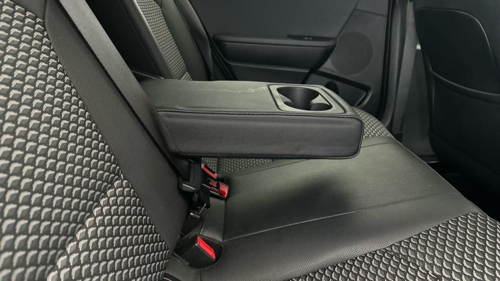 Rear Armrest/ Cup Holder