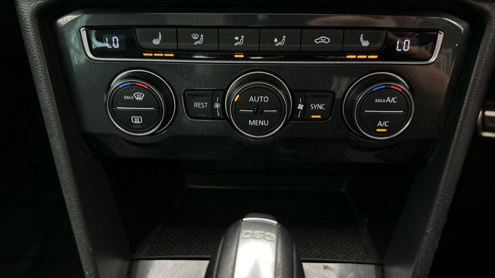 Air Conditioning /Dual Climate Control /Heated Seats 