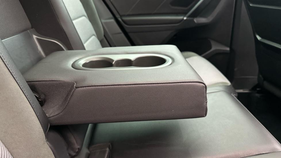 Rear Armrest/ Cup Holder