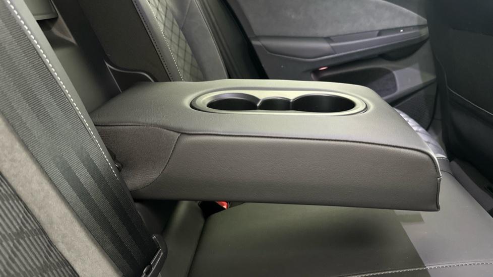 Rear Armrest/ Cup Holder