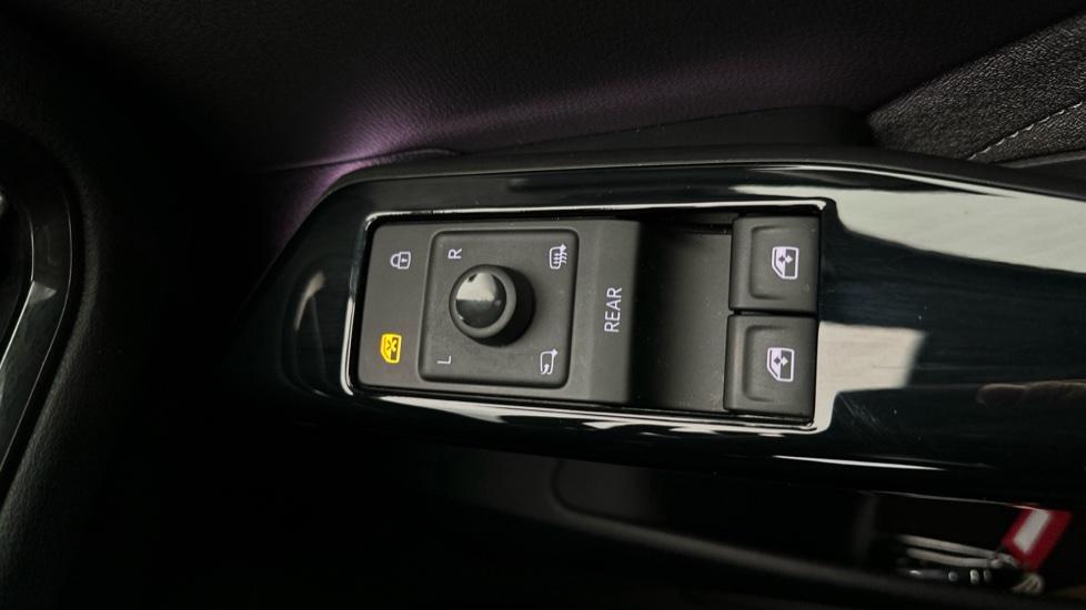 Electric Windows / Wing Mirrors /Ambient Lighting 