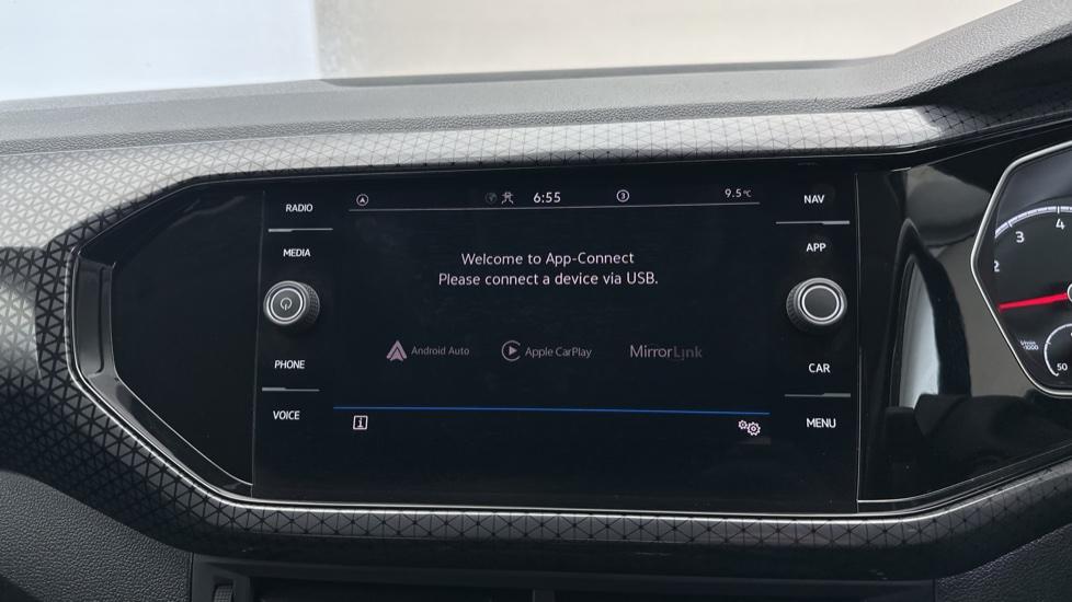 Apple CarPlay / Android Auto 