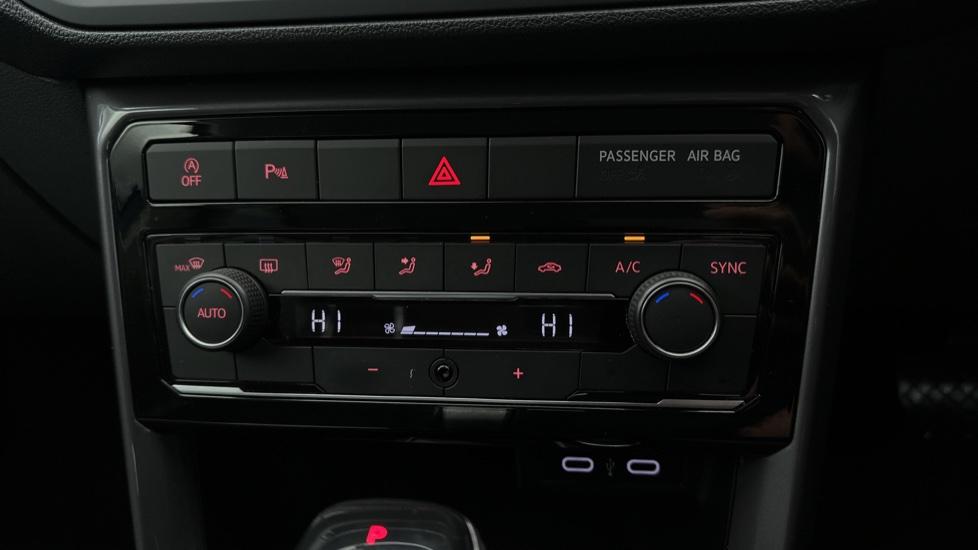 Dual Climate Control / Air Conditioning 