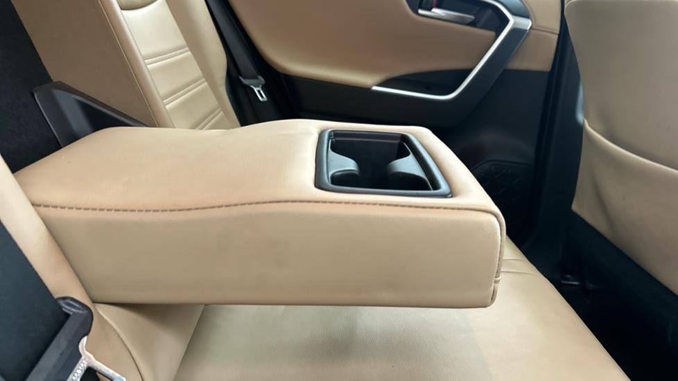 Rear Armrest/ Cup Holder