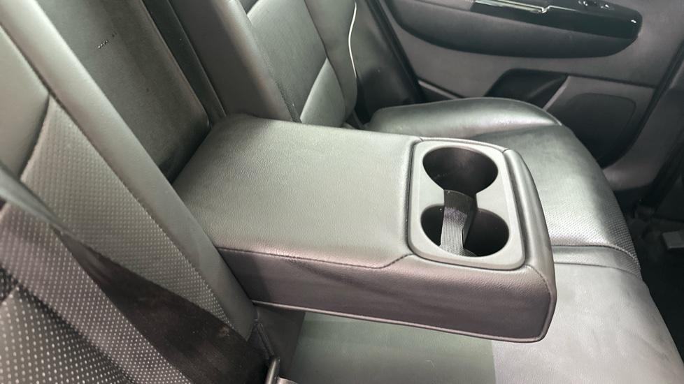 Rear Armrest/ Cup Holder