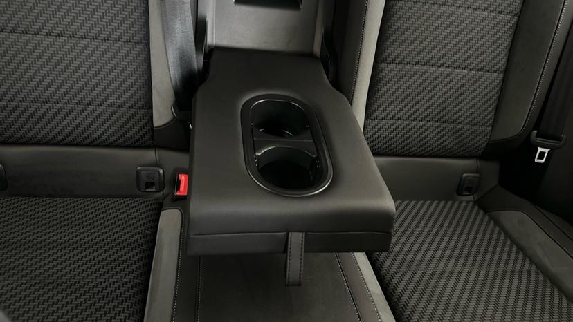 Rear Armrest/ Cup Holder