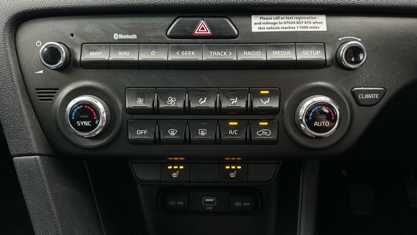 Dual Climate Control  / Air Conditioning  / Heated Seats 