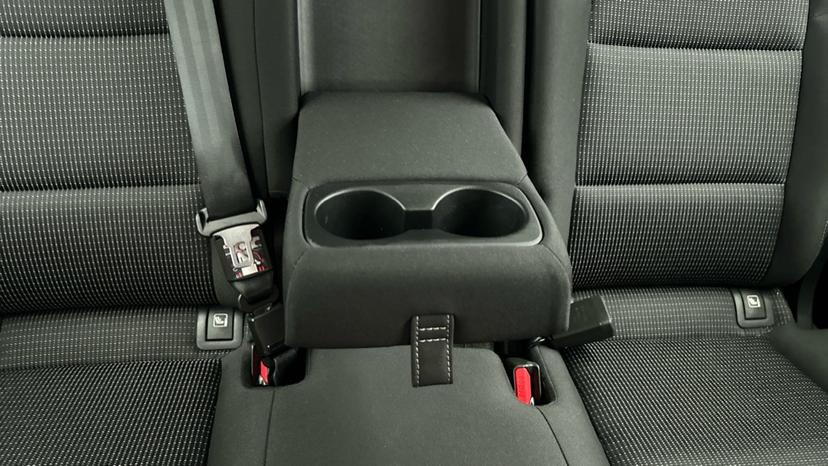 Rear Armrest/ Cup Holder