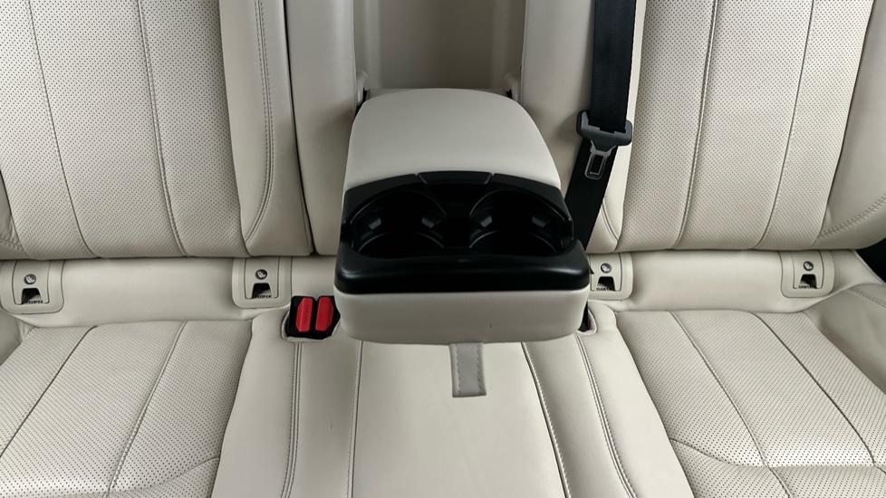 Rear Armrest/ Cup Holder