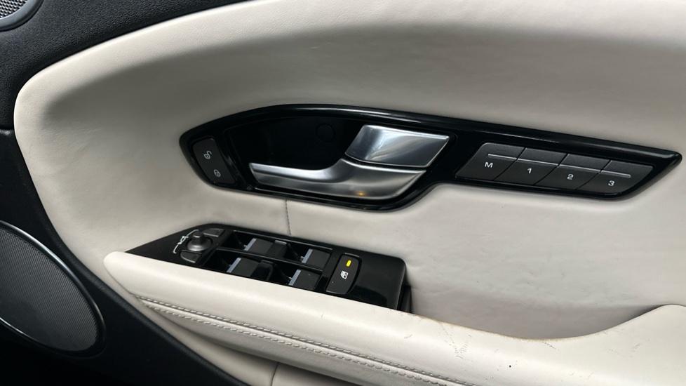 Electric Windows / Wing Mirrors /Memory Seats 