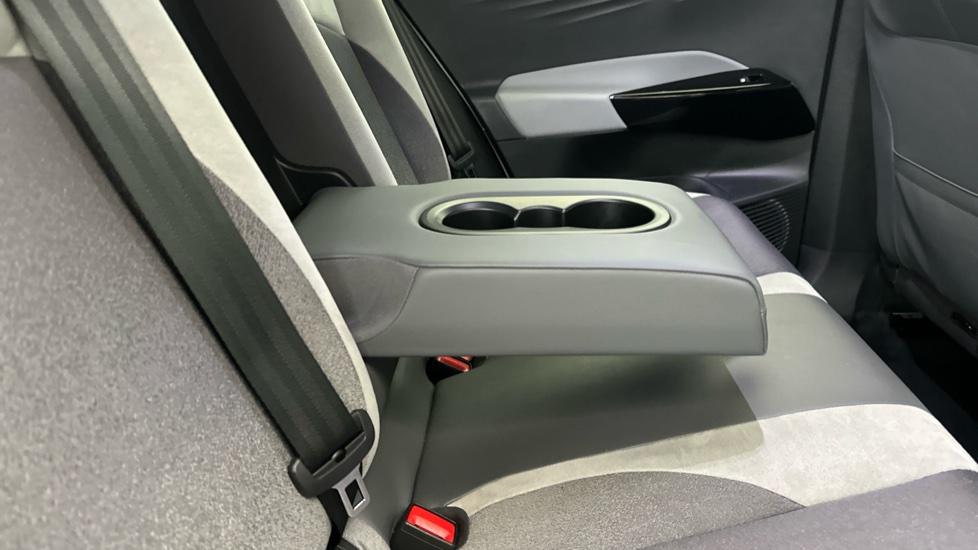 Rear Armrest/ Cup Holder