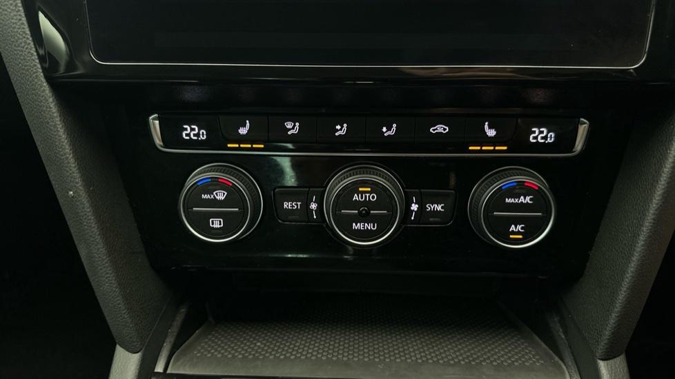 Air Conditioning /Dual Climate Control /Heated Seats 