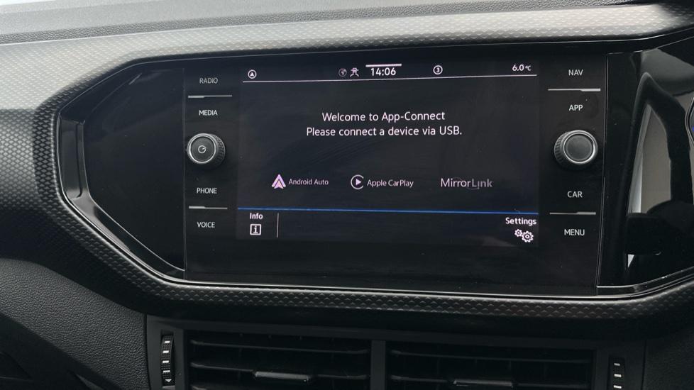 Apple Car Play & Android Auto