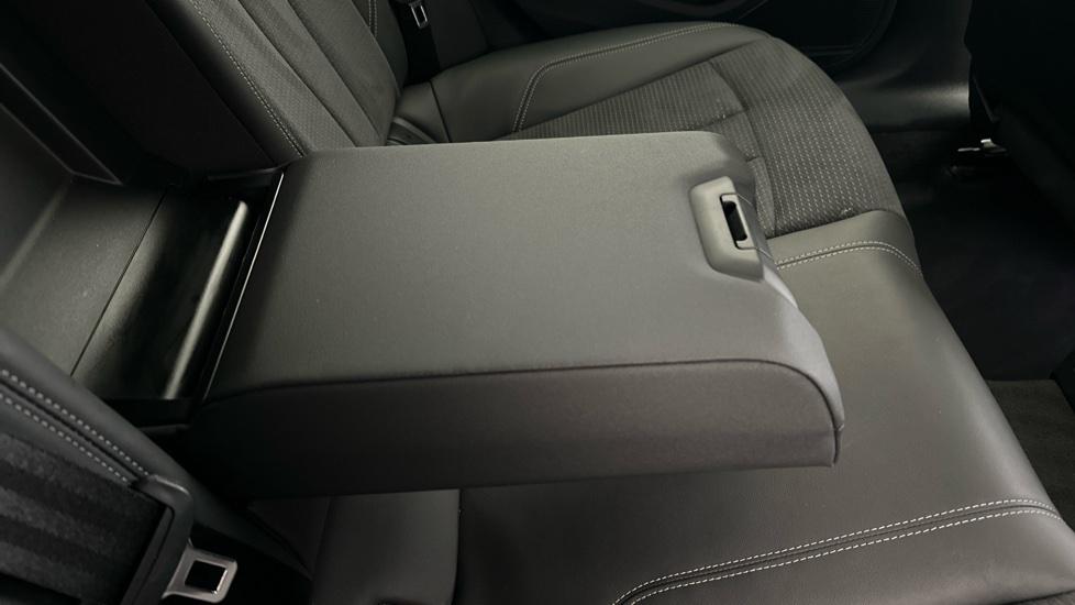 Rear Armrest/ Cup Holder