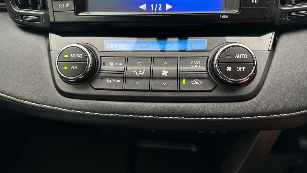 Dual Climate Control / Air Conditioning 