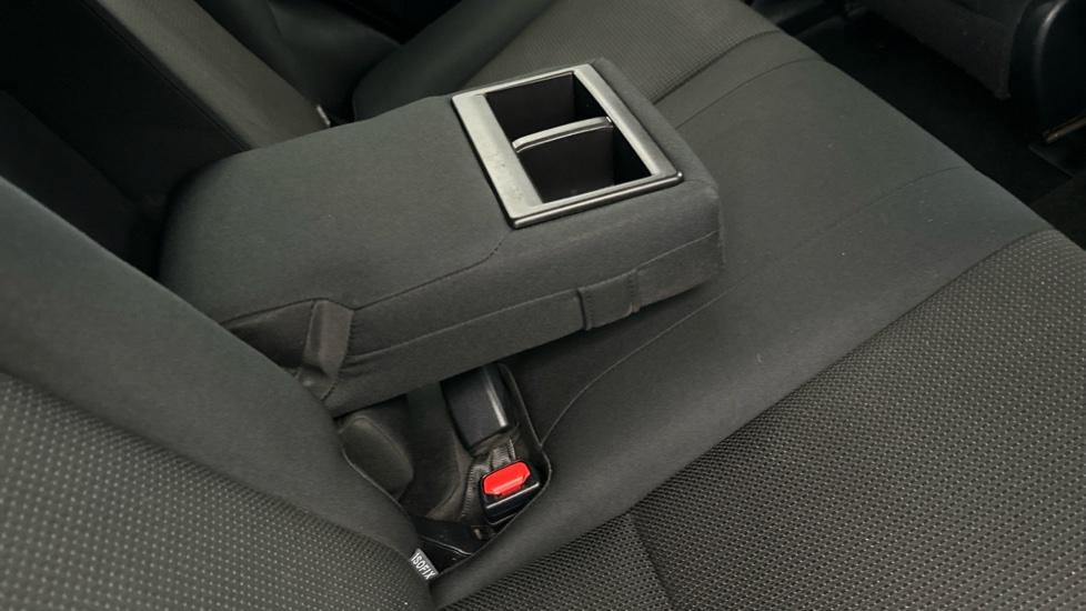 Rear Armrest/ Cup Holder