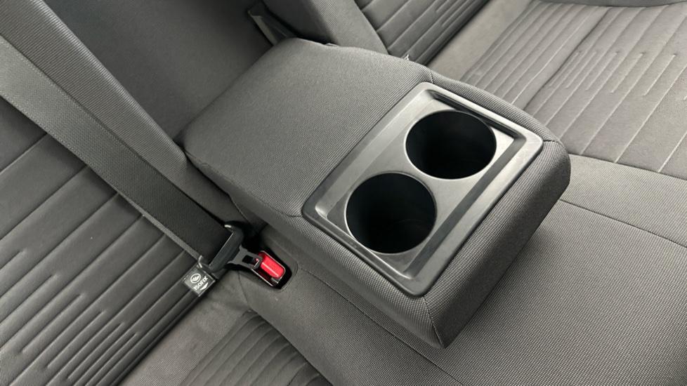 Rear Armrest/ Cup Holder