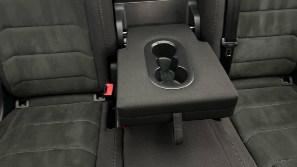 Rear Armrest/ Cup Holder