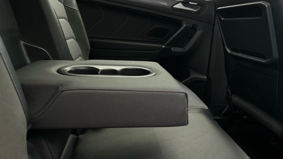 Rear Armrest/ Cup Holder