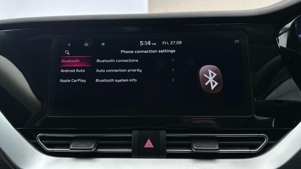 Bluetooth / Apple CarPlay / Android Auto 