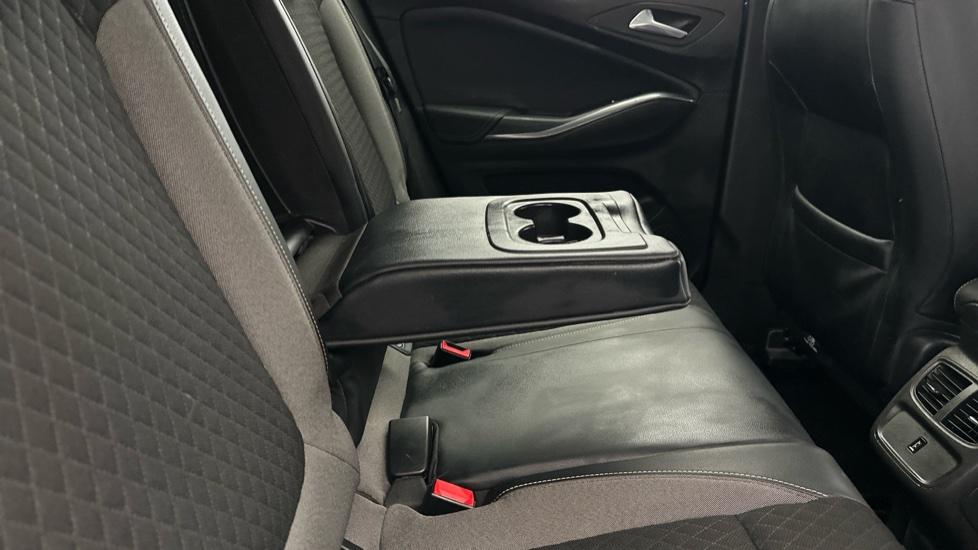 Rear Armrest/ Cup Holder