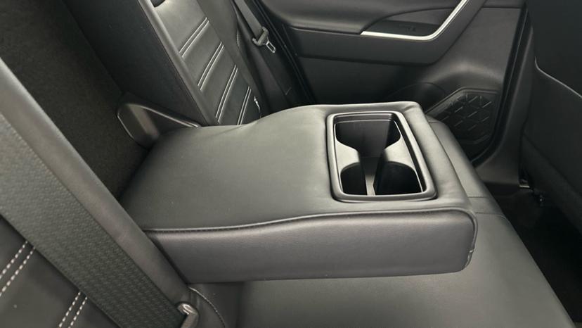 Rear Armrest/ Cup Holder