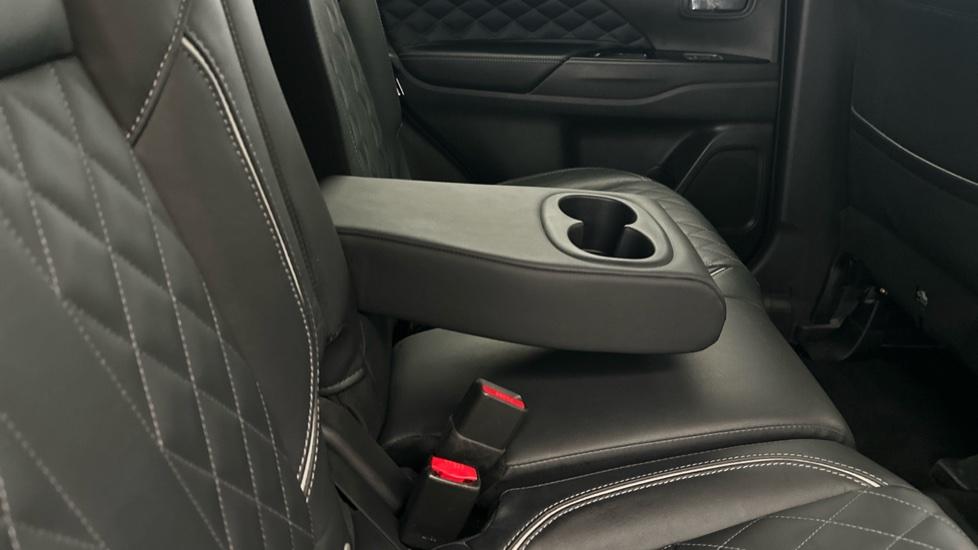 Rear Armrest/ Cup Holder