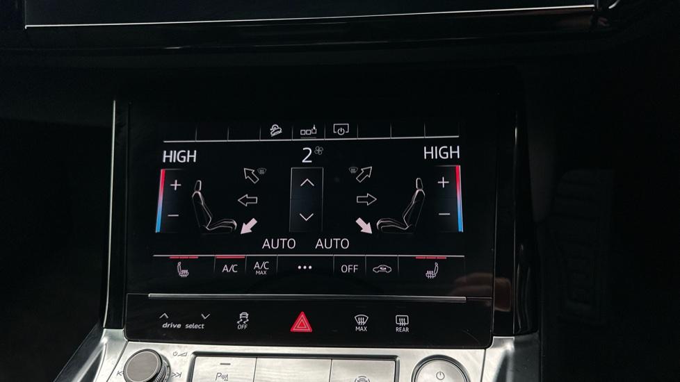 Dual Climate Control  / Air Conditioning  / Heated Seats 