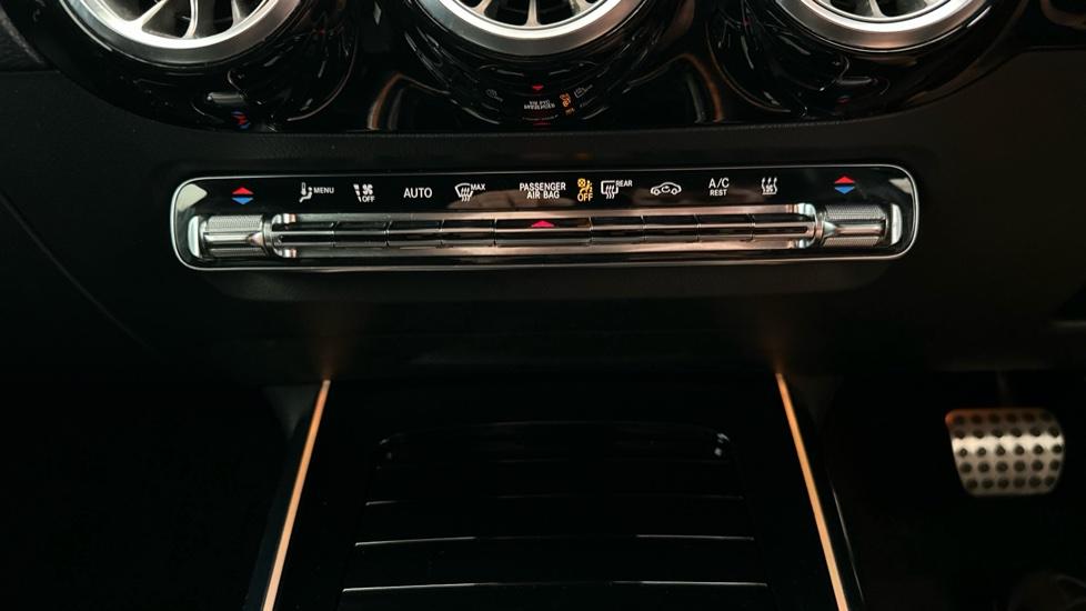 Dual Climate Control / Air Conditioning 