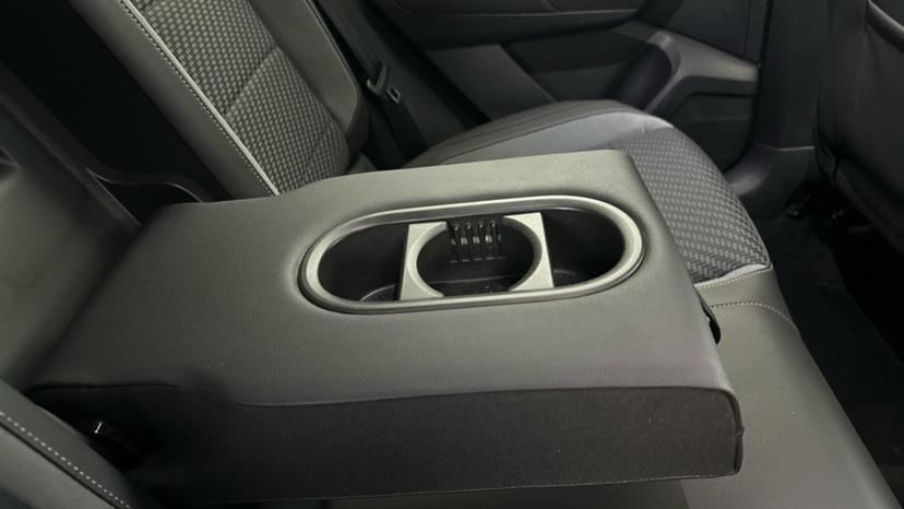 Rear Armrest/ Cup Holder