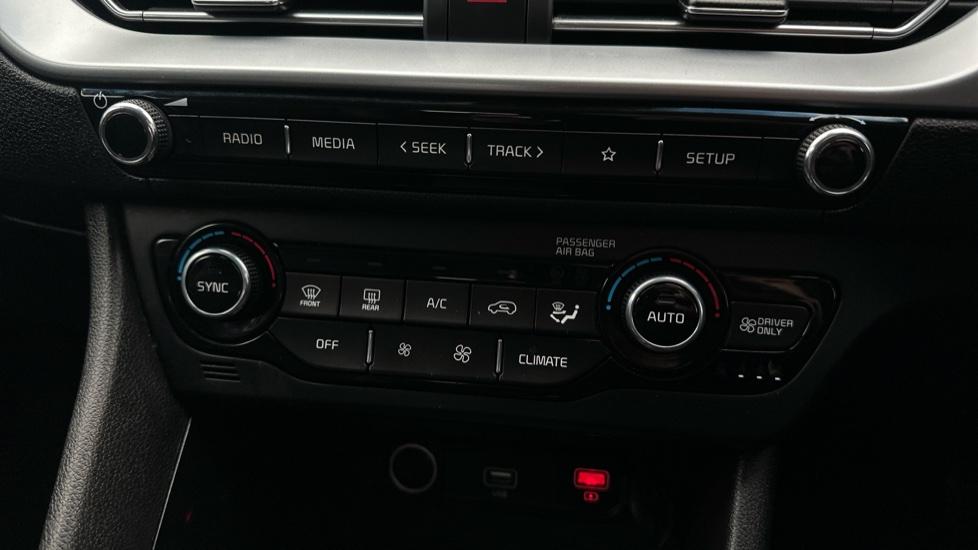 Air Conditioning /Dual Climate Control 