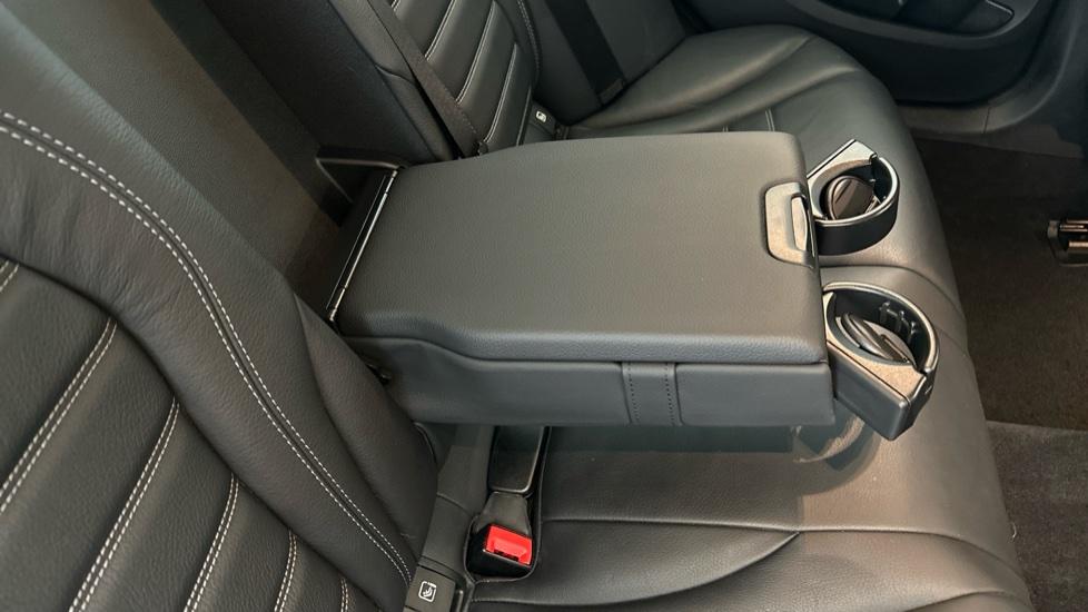 Rear Armrest/ Cup Holder