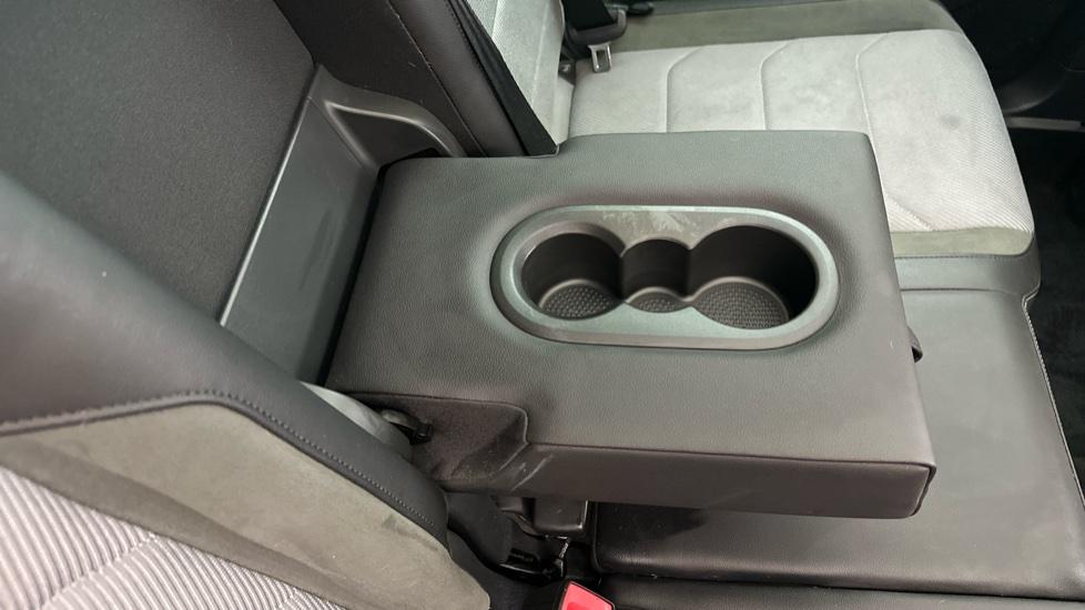 Rear Armrest/ Cup Holder