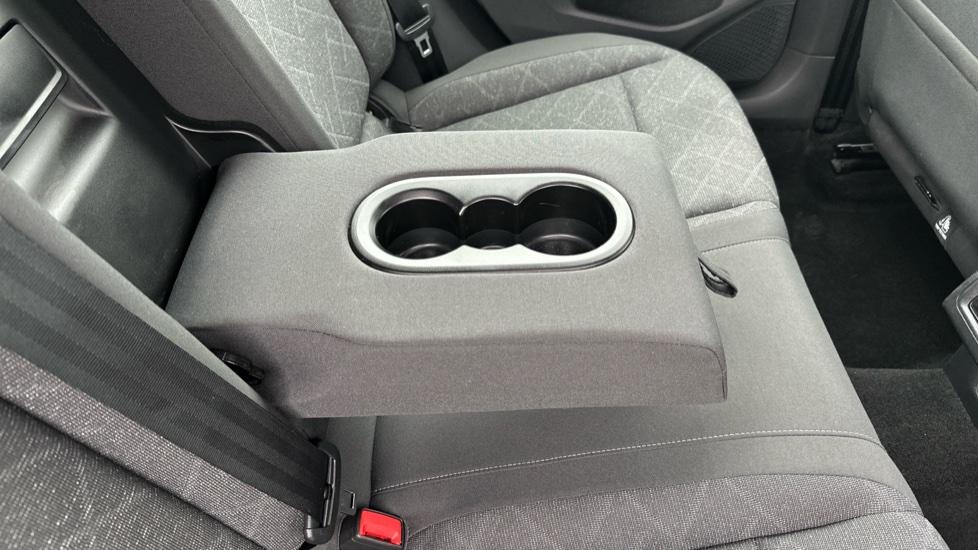 Rear Armrest/ Cup Holder