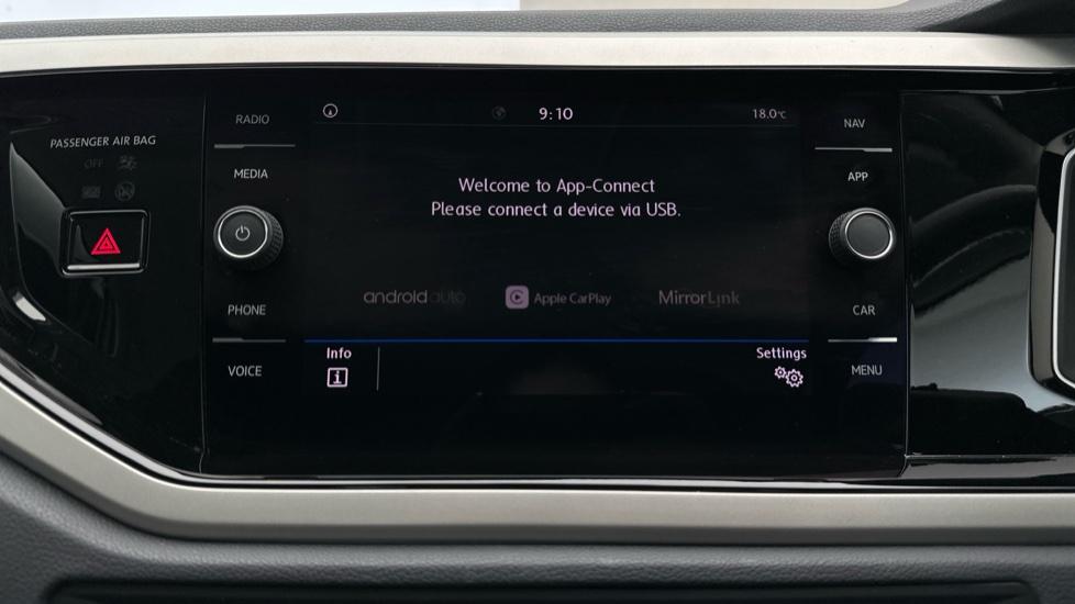 Apple Car Play & Android Auto