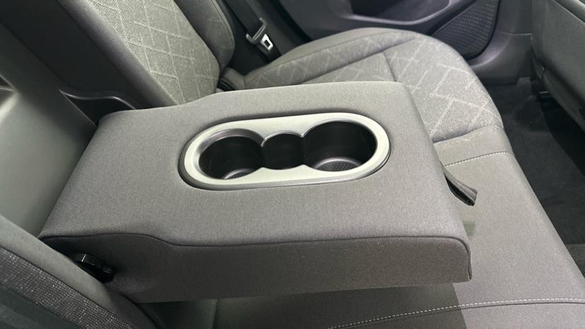 Rear Armrest/ Cup Holder