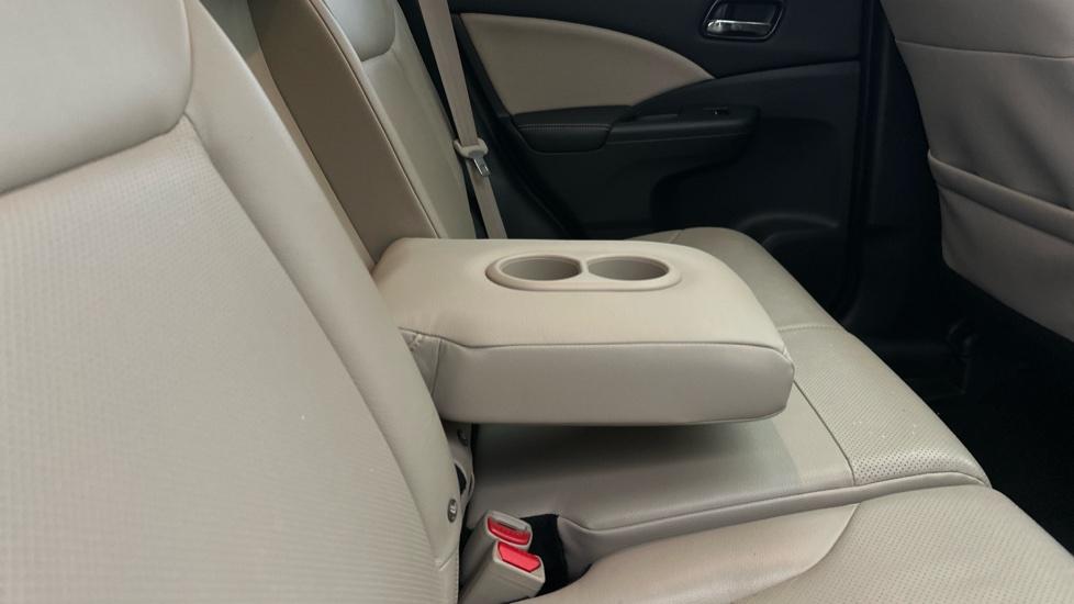 Rear Armrest/ Cup Holder