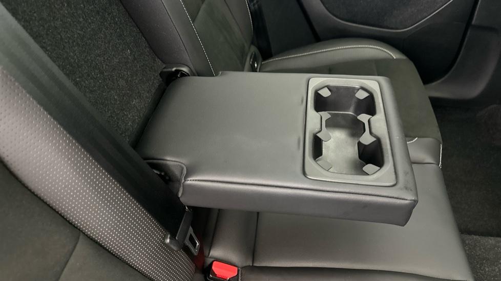 Rear Armrest/ Cup Holder