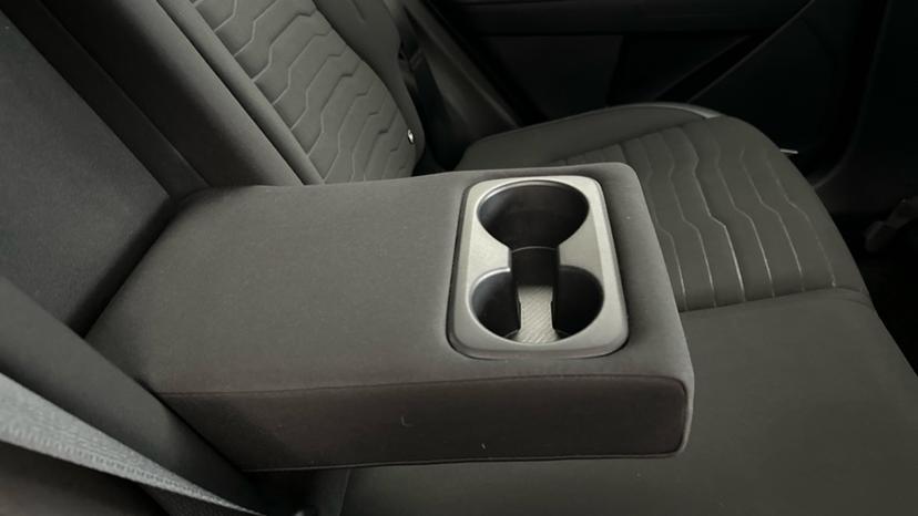 Rear Armrest/ Cup Holder