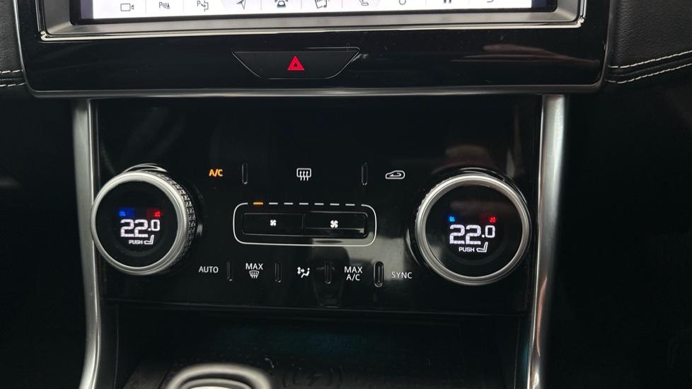 Dual Climate Control  / Air Conditioning 