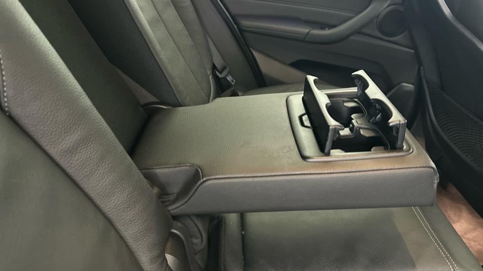 Rear Armrest/ Cup Holder