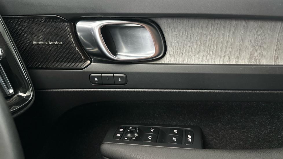 Electric Windows / Wing Mirrors /Memory Seats/Upgrade Audio